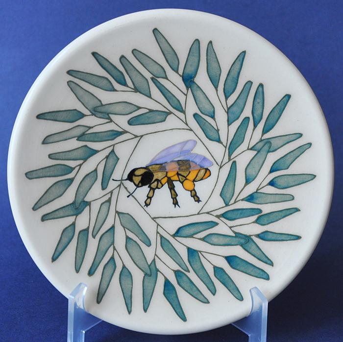 Dennis Chinaworks Willow and Bee Roundel Sally Tuffin