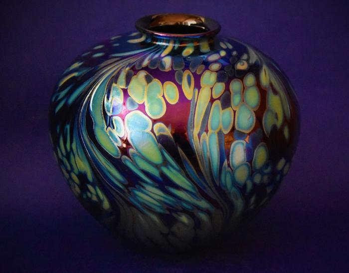 Featherspray Noir Amphora Large Isle of Wight Studio Glass