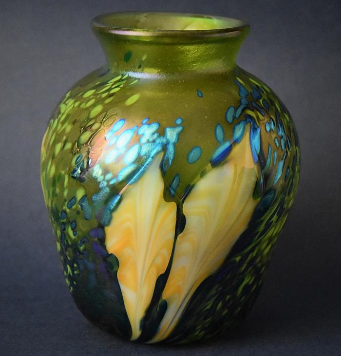 Green Vase With White Flowers KAY7 Kayleigh Young Glass