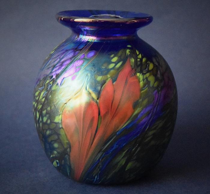 Blue Globular Vase With Red Flowers OK12 Kayleigh Young Glass