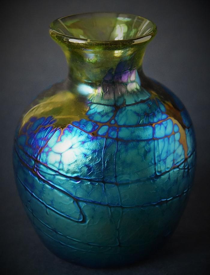 Green and Blue Vase With Narrow Neck Y3 Kayleigh Young Glass