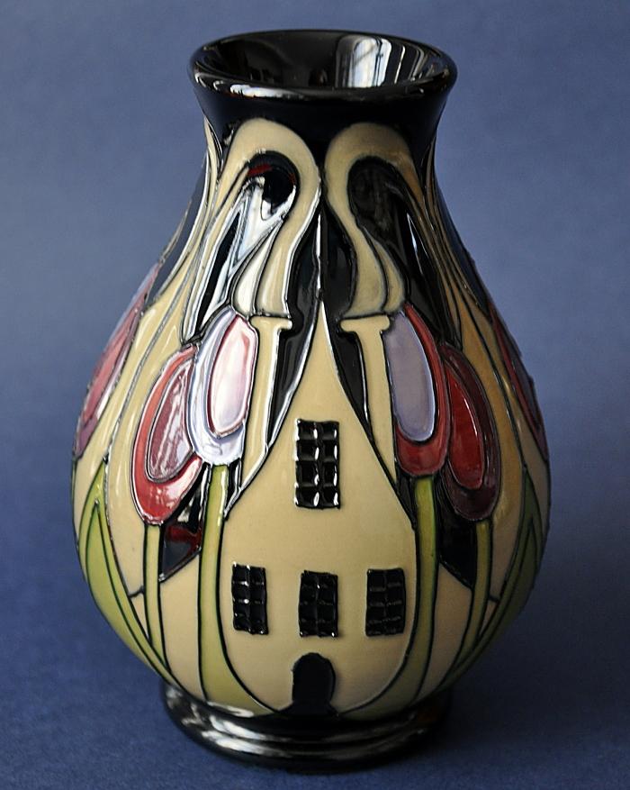 Moorcroft Pottery The Hamlet 7/5 Kerry Goodwin