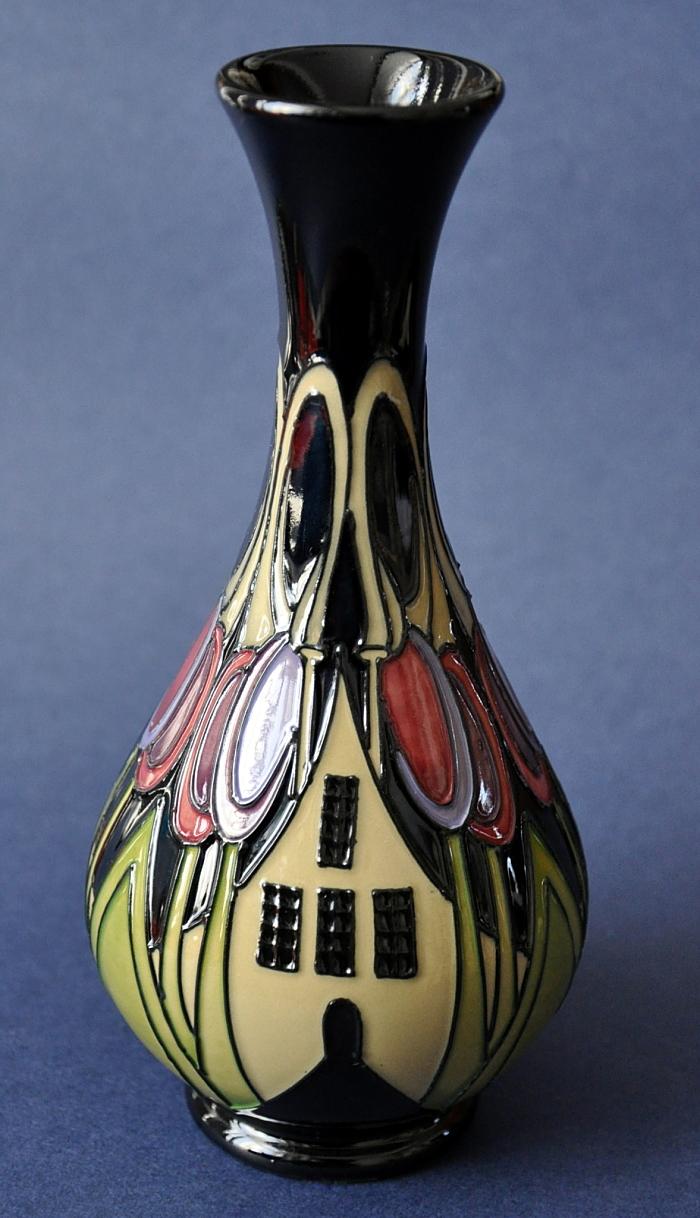 Moorcroft Pottery The Hamlet 80/6 Kerry Goodwin