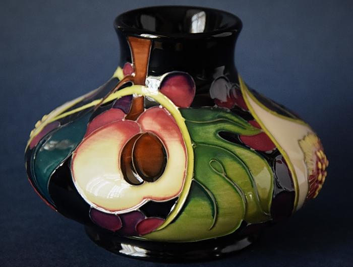 Moorcroft Pottery Queen's Choice 33/3 Emma Bossons Open Edition