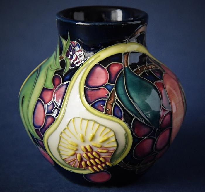 Moorcroft Pottery Queen's Choice 35/3 Emma Bossons Open Edition