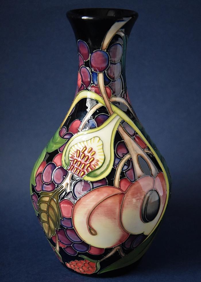 Moorcroft Pottery Queen's Choice 372/8 Emma Bossons Open Edition