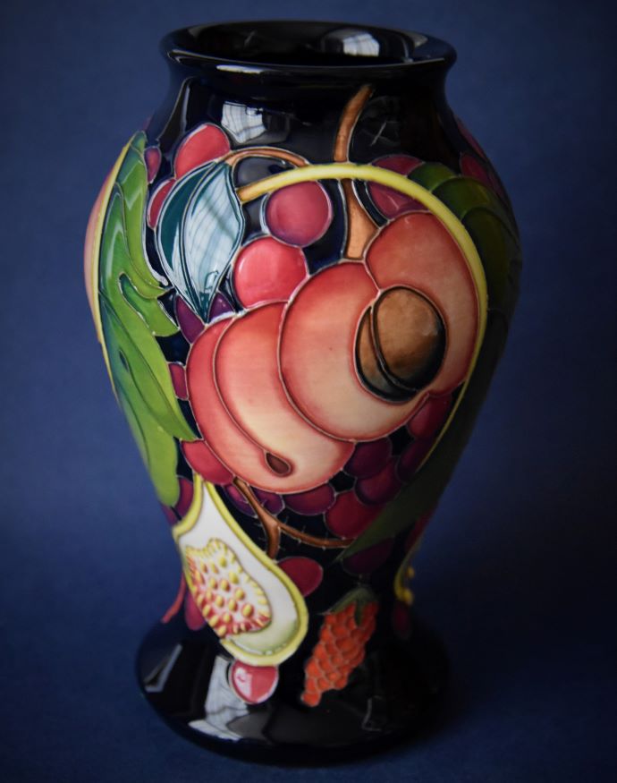 Moorcroft Pottery 46/7 Queen's Choice Emma Bossons A Numbered Edition