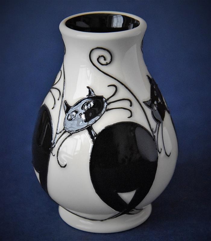 Moorcroft Pottery 7/3 Feline Friends Nicola Slaney An Open Edition