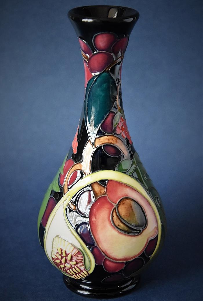 Moorcroft Pottery Queen's Choice 80/6 Emma Bossons  Open Edition