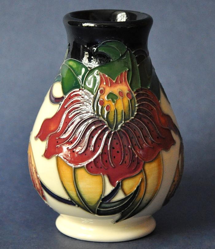 Moorcroft Pottery Anna Lily 7/3 Nicola Slaney Open Edition