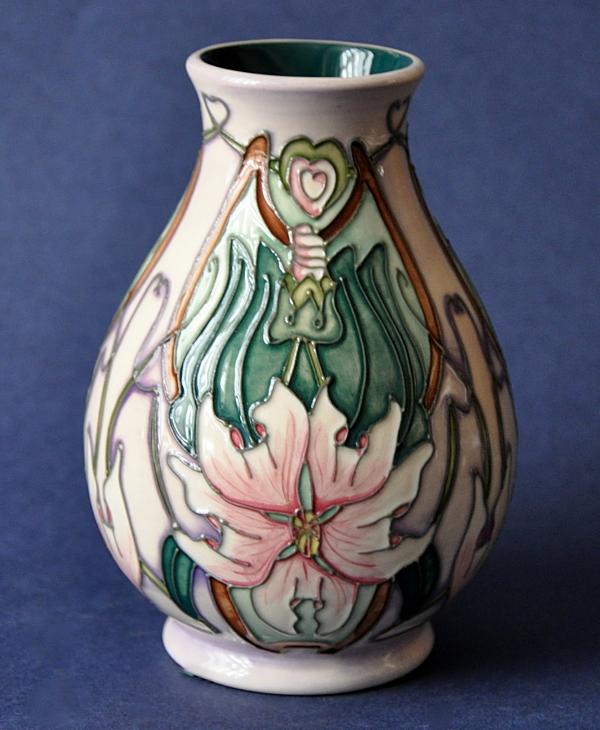 Moorcroft Pottery Blakeney 7 5