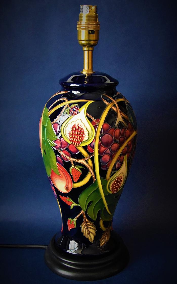 Moorcroft Pottery L46/10 Queen's Choice Lamp Emma Bossons An Open Edition