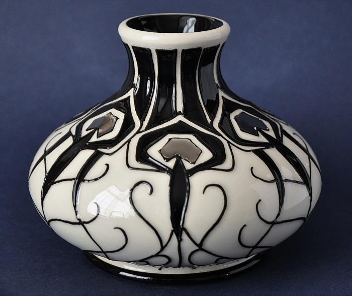 Moorcroft Pottery 32/5 Peacock Parade Nicola Slaney Open Edition