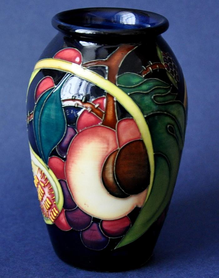 Moorcroft Pottery Queen's Choice 393/4 Emma Bossons