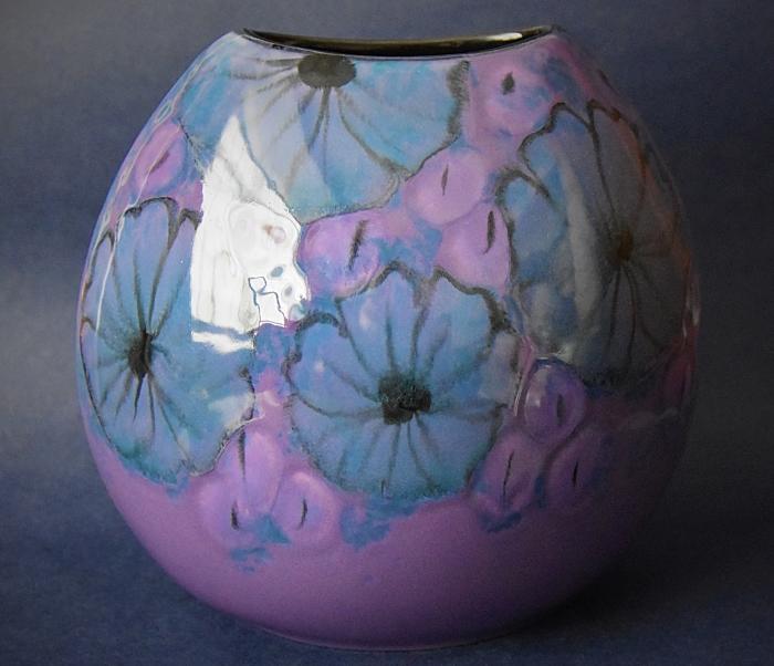Poole Pottery Jasmine 20cm Purse Vase
