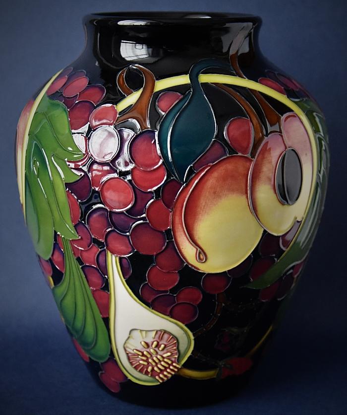 Moorcroft Pottery Queen's Choice 216/8 Emma Bossons Open Edition