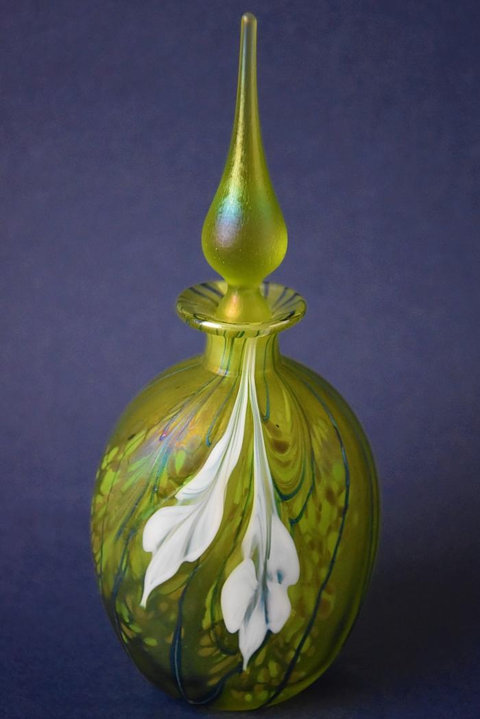 Richard Golding Station Glass Green Perfume with White Flowers