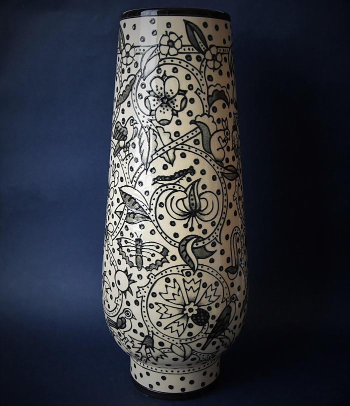 Dennis Chinaworks Elizabethan Embroidery 16.5cm Bottle Vase