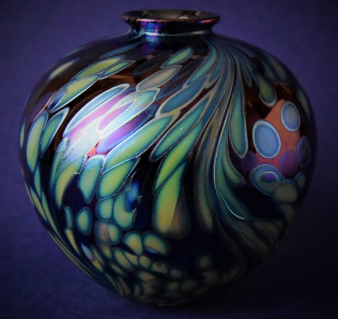 Featherspray Noir Amphora Medium Isle of Wight Studio Glass