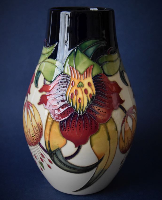 Moorcroft Pottery 117/7 Anna Lily Vase Nicola Slaney An Open Edition