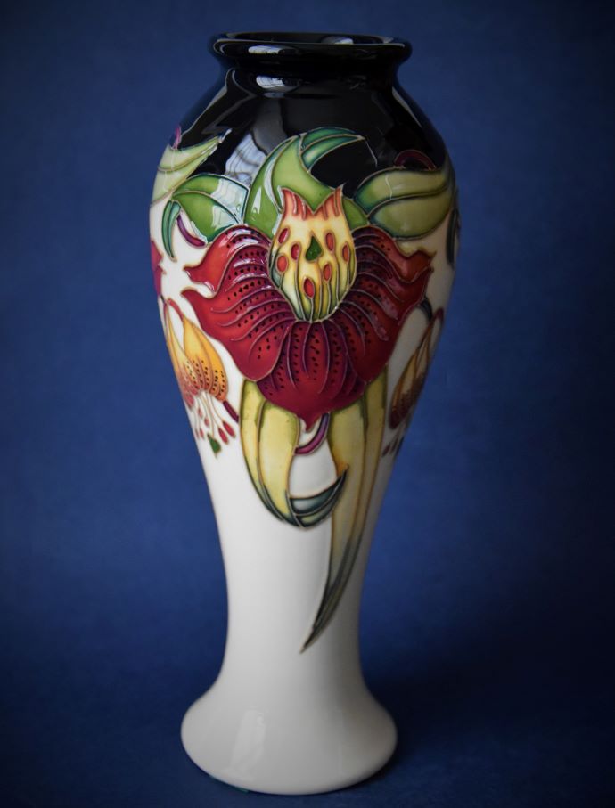 Moorcroft Pottery 75/8 Anna Lily Lamp Nicola Slaney An Open Edition