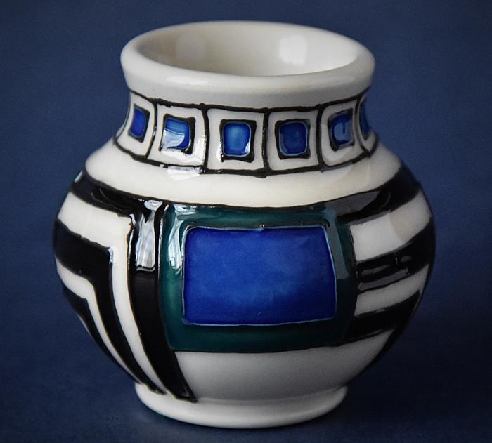 Moorcroft Pottery Mackintosh Collection Modernity 914/2 Emma Bossons